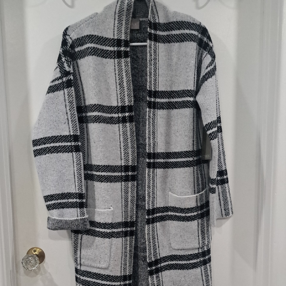 Cyrus Women's Black and Gray Checkered Cape